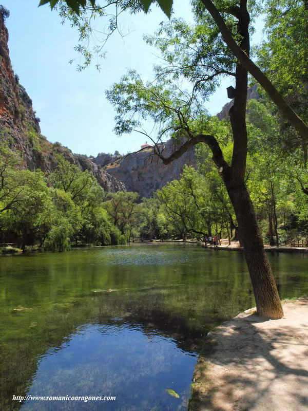 AGUAS QUIETAS DE MANATIAL